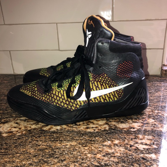 Kobe Bryant Nike’s - Picture 2 of 8